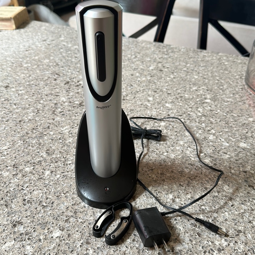 BergHoff electric wine opener